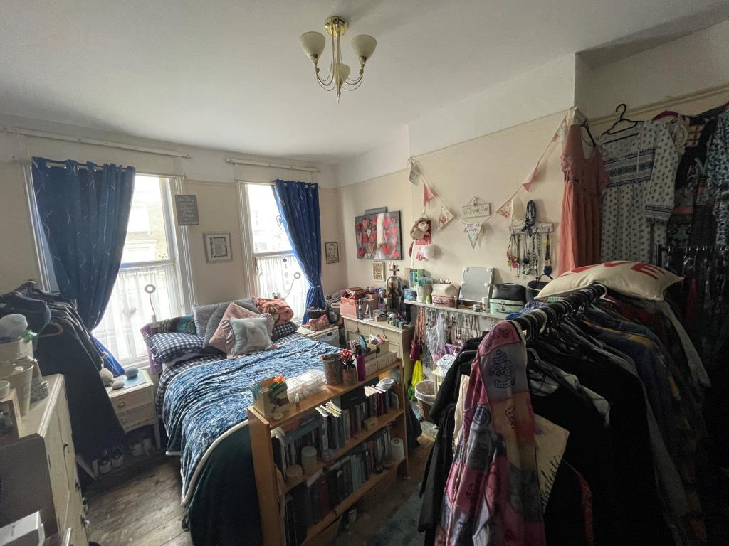 Lot: 104 - FREEHOLD MIXED-USE INVESTMENT - Bedroom